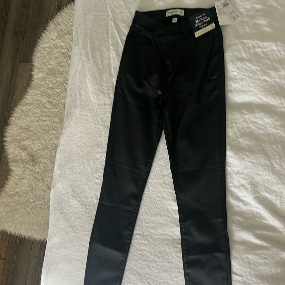 Abercrombie & Fitch Curve Love, Super Skinny Ankle High Rise, Black  26 2R NWT